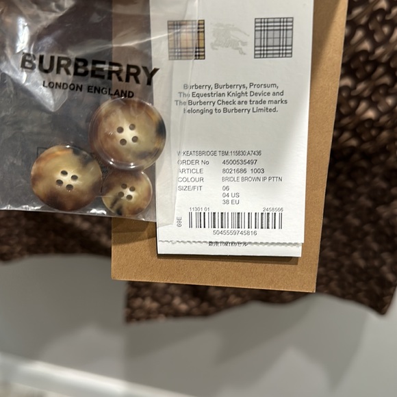 Burberry coat - Picture 13 of 13